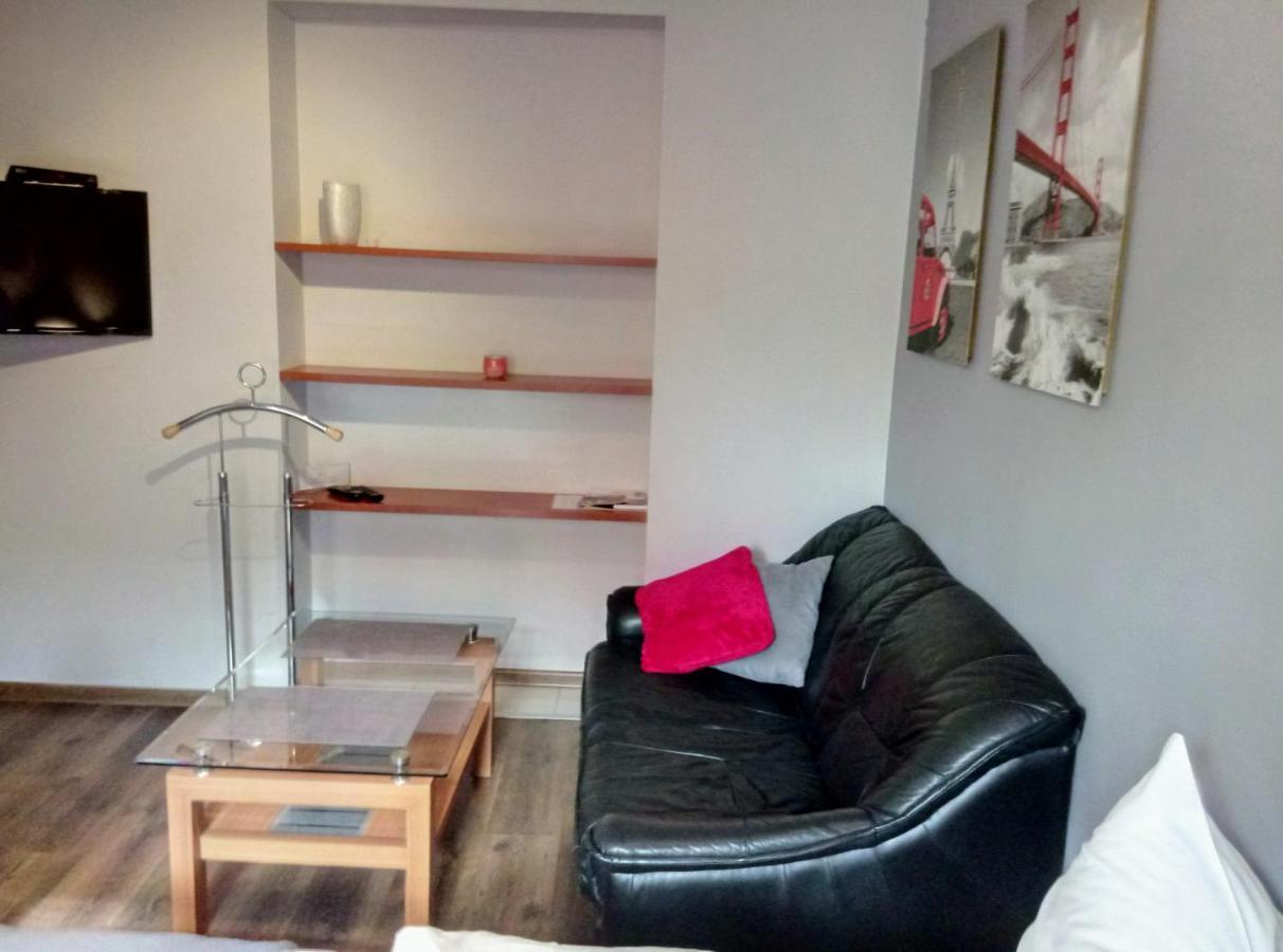 Apartamenty Krzywe Okna 지엘로나구라 외부 사진