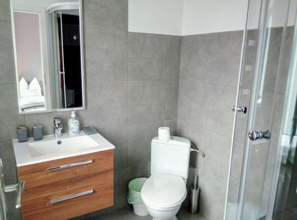 Apartamenty Krzywe Okna 지엘로나구라 외부 사진